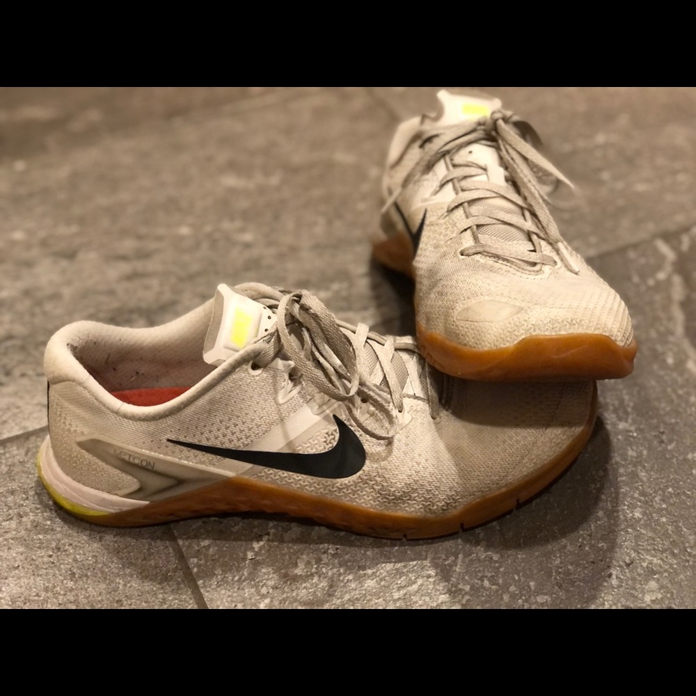 Lightly used Nike Metcon White size 10.5